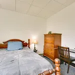 Cozy New Kensington Apartment With Shared Amenities
