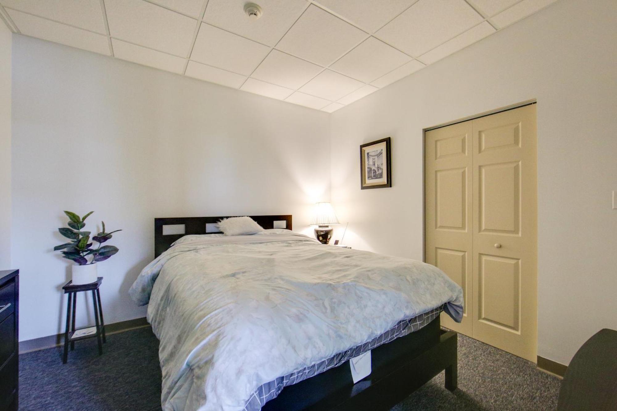 Cozy With Shared Amenities New Kensington