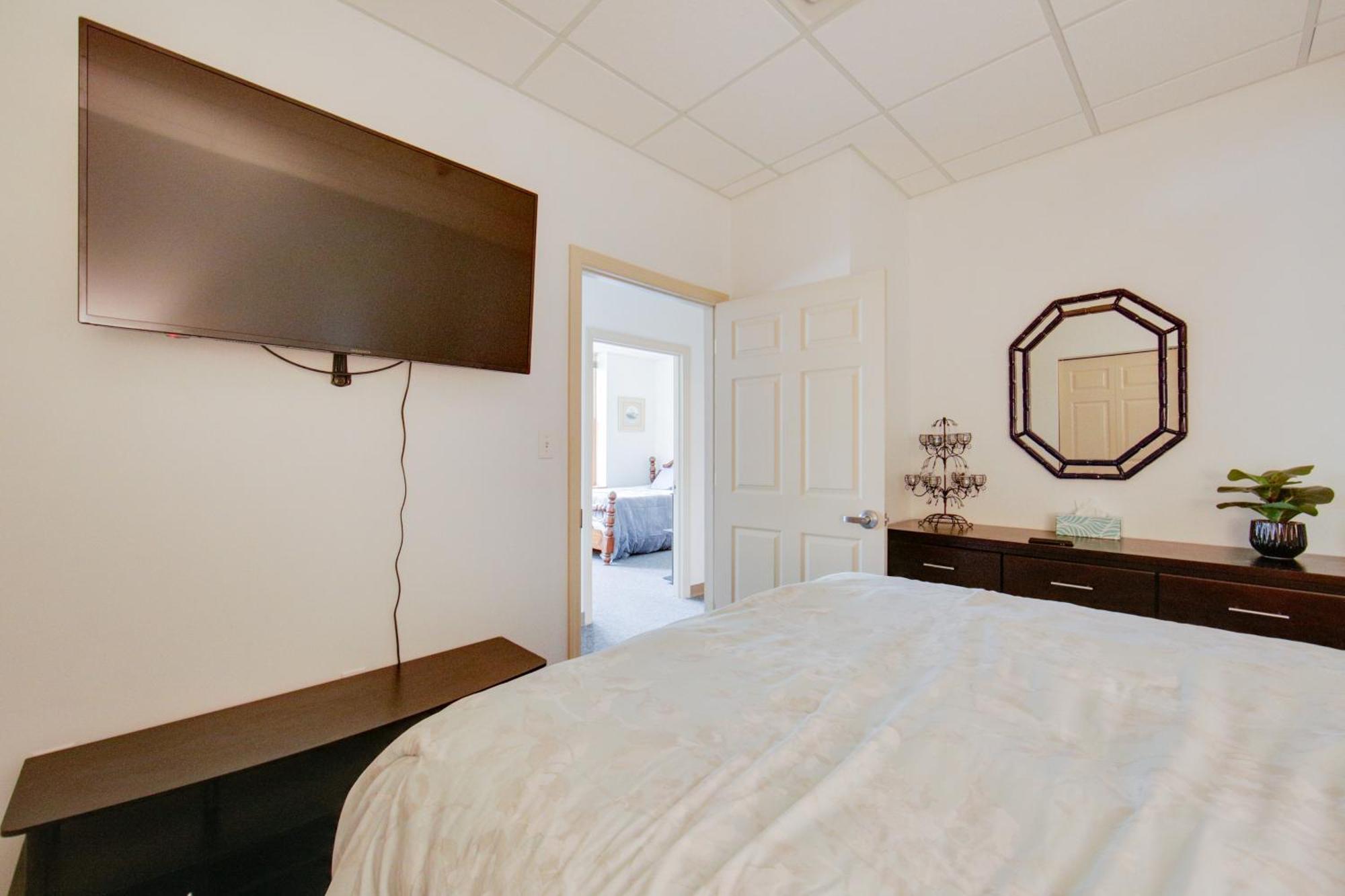Cozy With Shared Amenities *