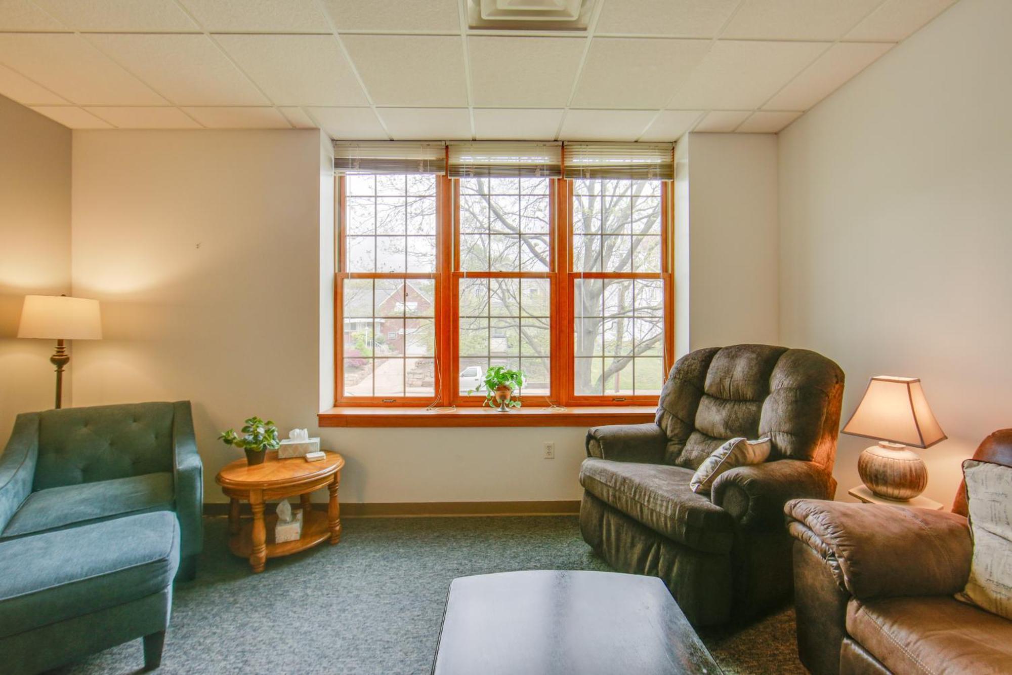 Cozy With Shared Amenities * New Kensington