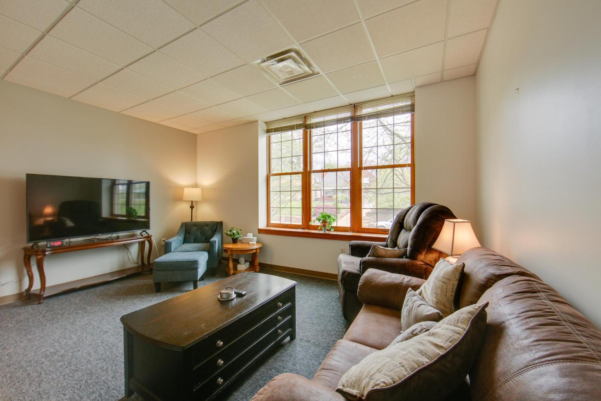 Apartment Cozy With Shared Amenities
