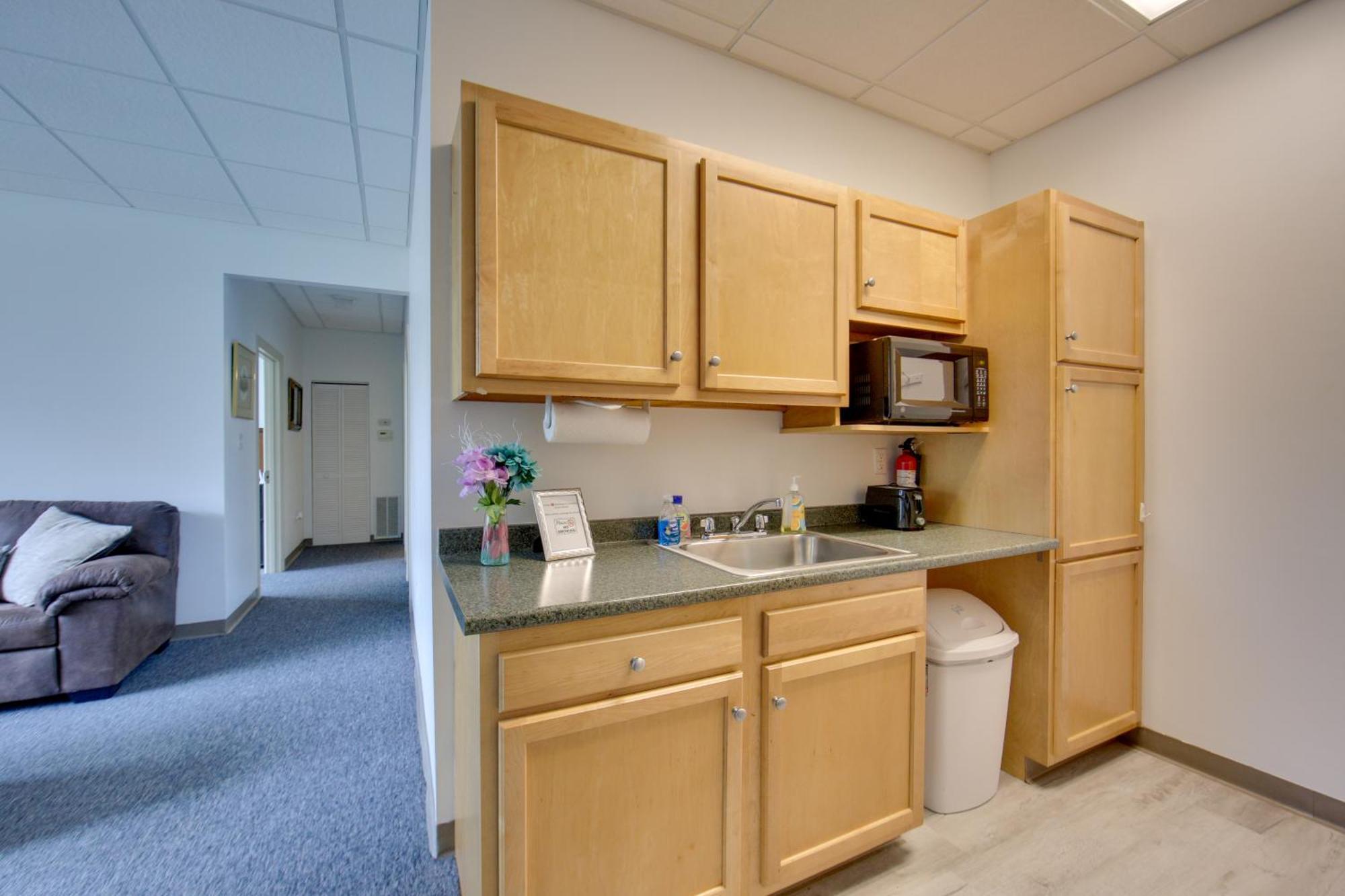 Cozy With Shared Amenities *