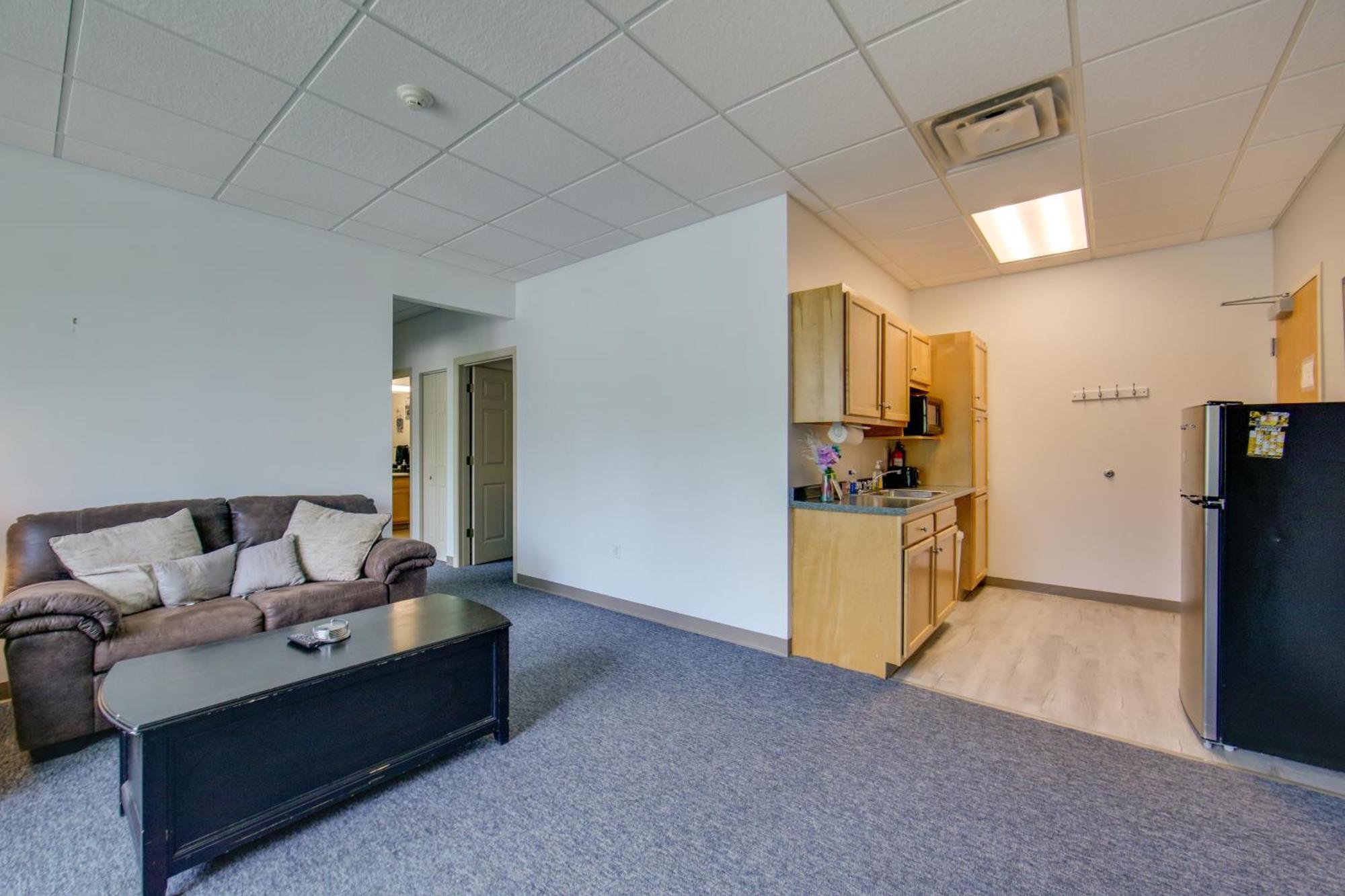 Cozy With Shared Amenities * New Kensington