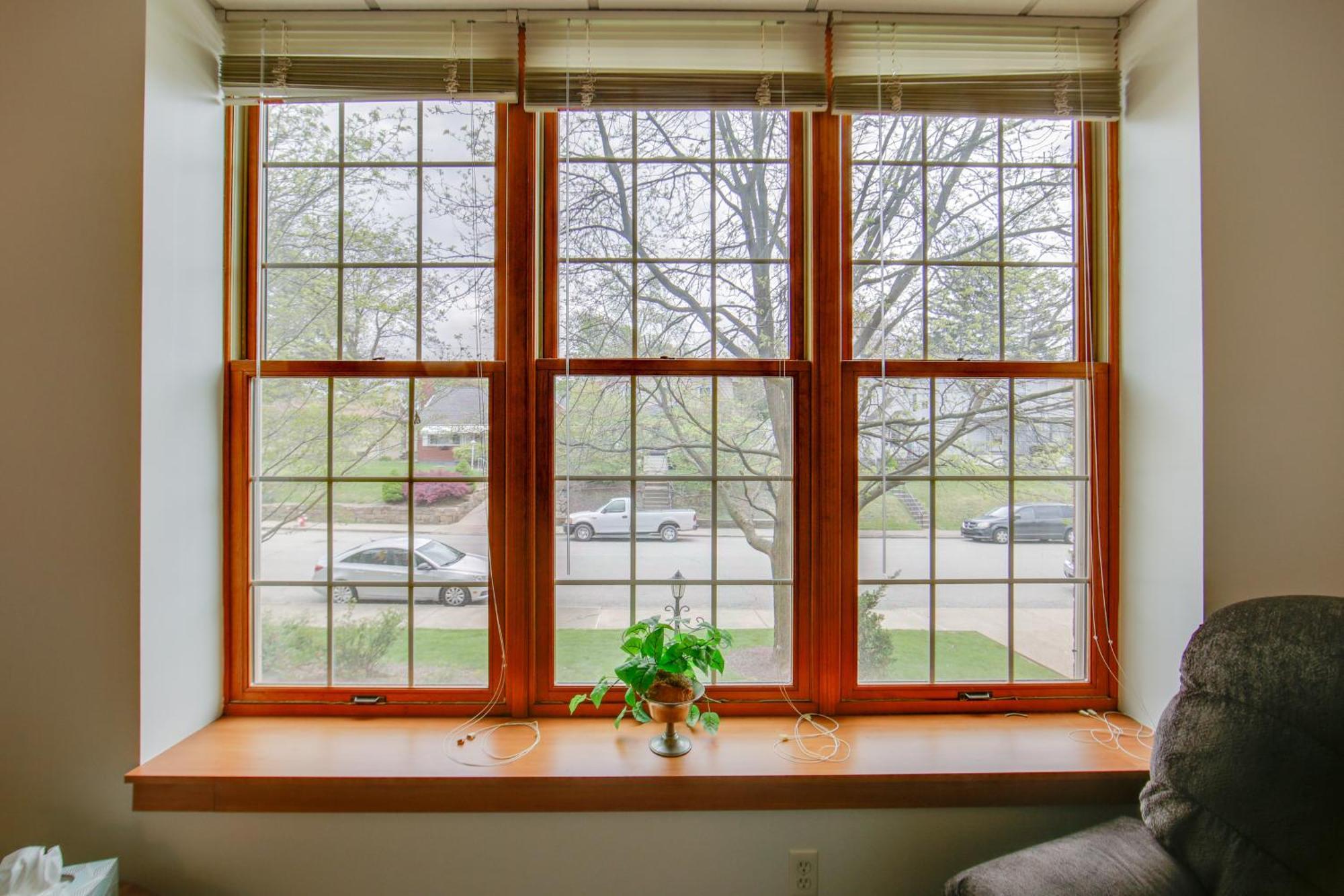 Cozy With Shared Amenities Apartment *