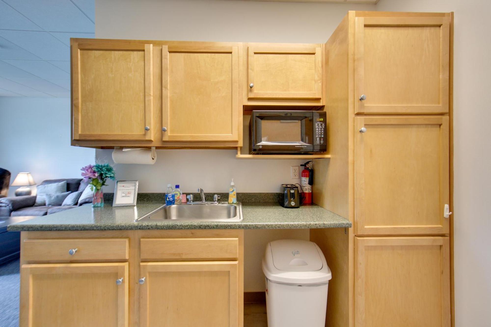 Cozy With Shared Amenities *