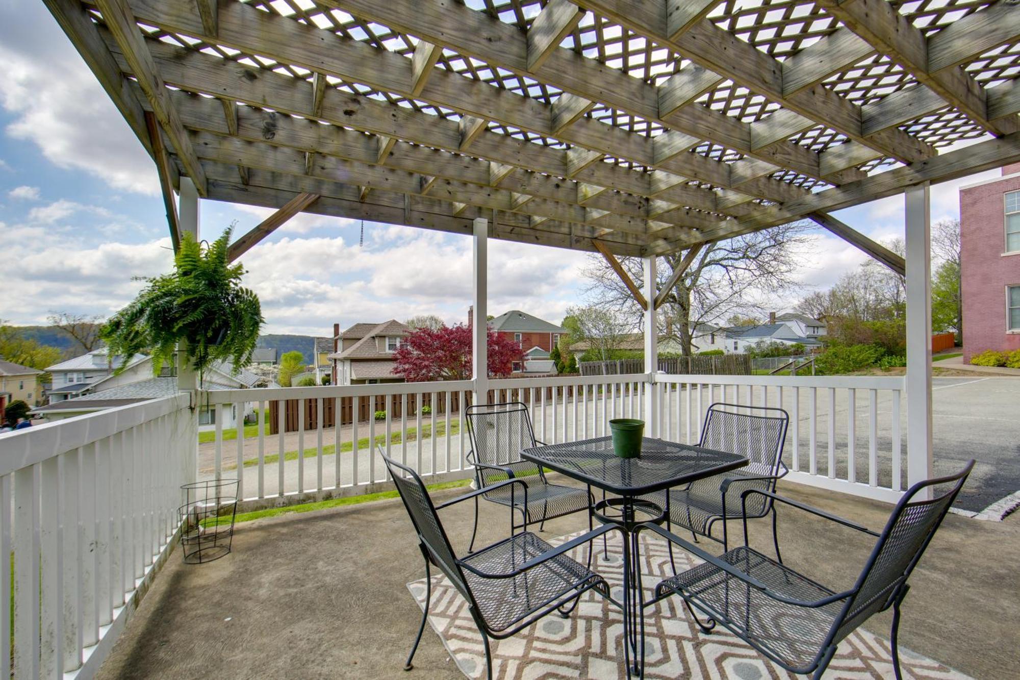 Cozy With Shared Amenities Apartment *
